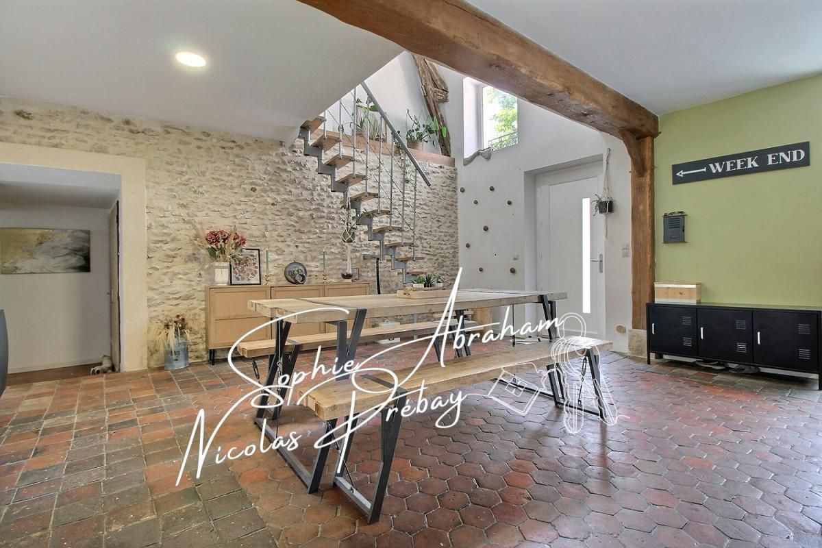 GOMMERVILLE Maison en pierres de 6 pièces, 4 chambres avec jardin et terrasse 3