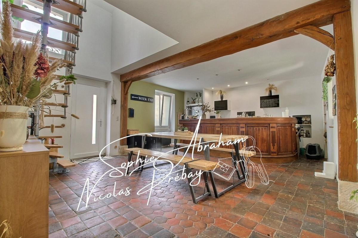 GOMMERVILLE Maison en pierres de 6 pièces, 4 chambres avec jardin et terrasse 4