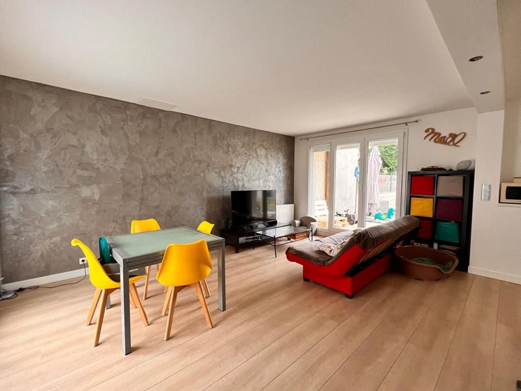 FLEURY-MEROGIS Maison Fleury Merogis 5 pièces avec un jardin de 509 m2 2