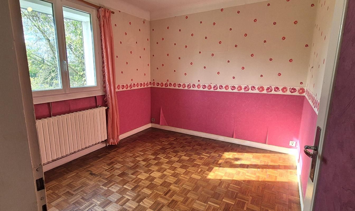 SAINT-DIZIER Pavillon sur Sous-sol de 82 m² à Rafraîchir et Extensible à 110, avec Cours, Garage, Atelier, CC Bois, Véranda, Terrasse et Terrain clos et arboré de 620 m² 4