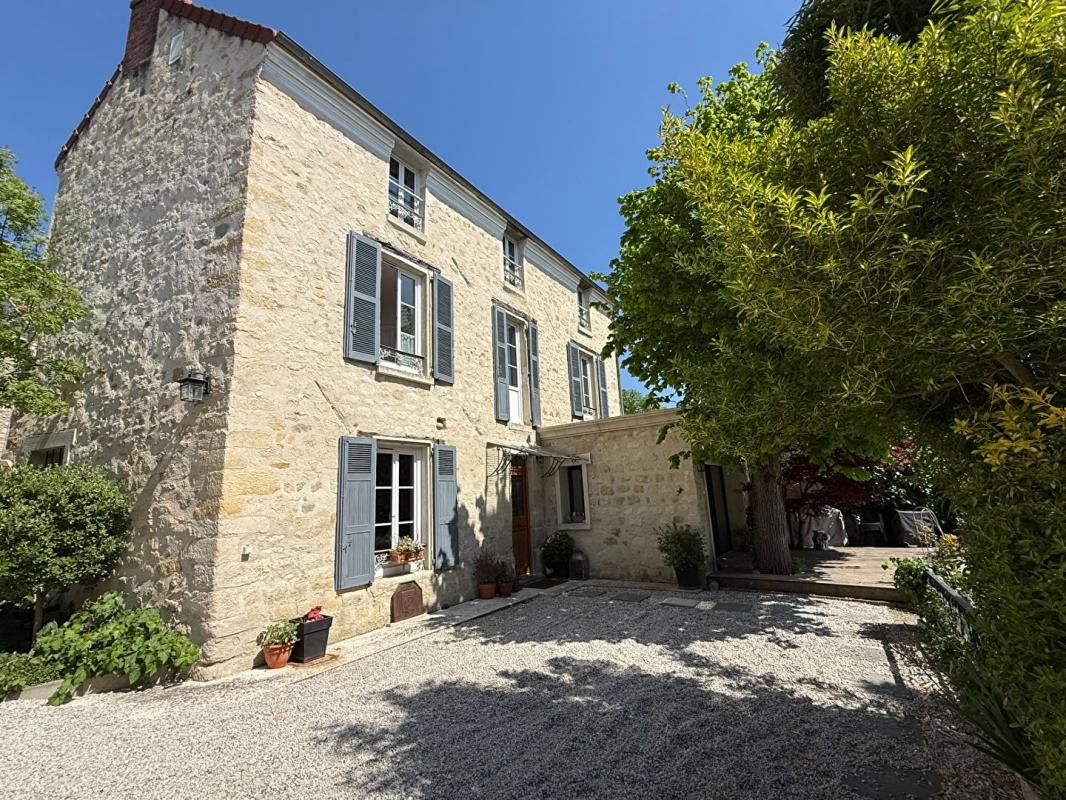 AUVERS-SUR-OISE Maison de charme en pierre à Auvers-sur-Oise et sa dépendance 2