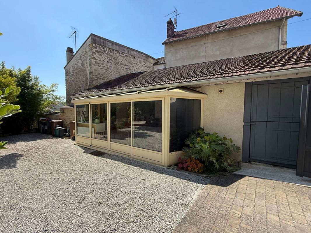 AUVERS-SUR-OISE Maison de charme en pierre à Auvers-sur-Oise et sa dépendance 3