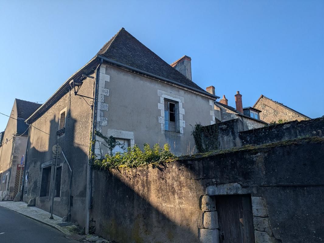 LA CHARITE-SUR-LOIRE Maison La Charité à rénover avec jardin et garage 2