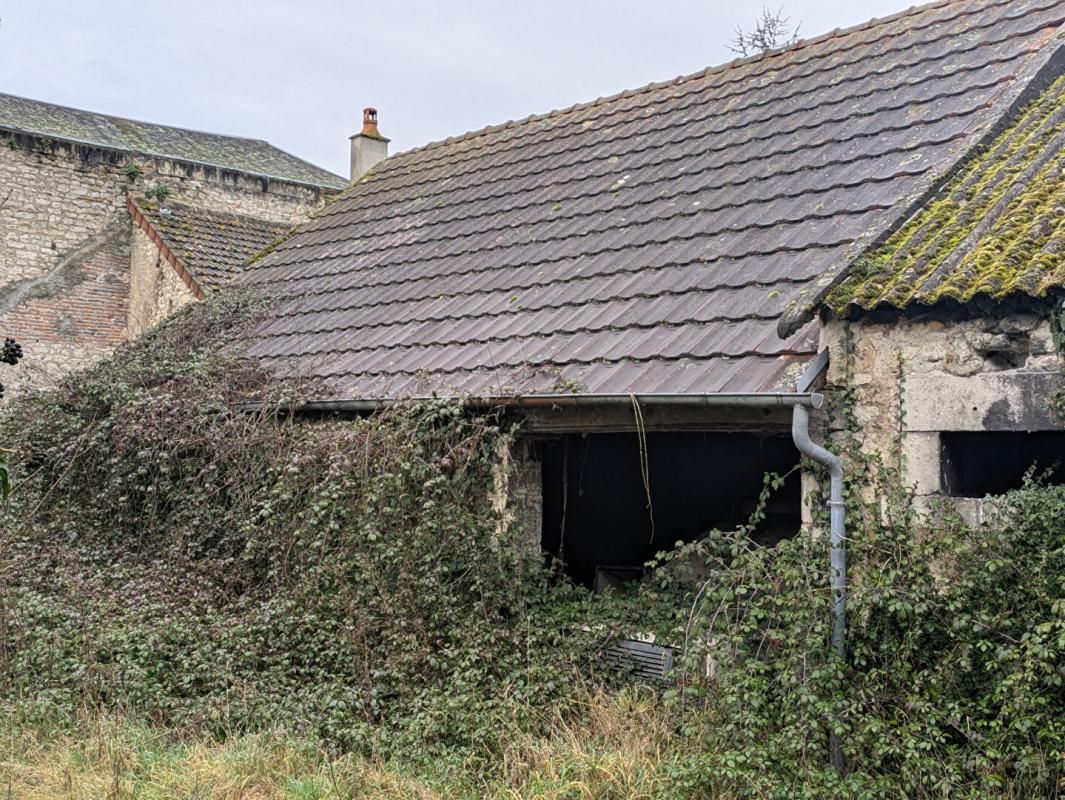 LA CHARITE-SUR-LOIRE Maison La Charité à rénover avec jardin et garage 4