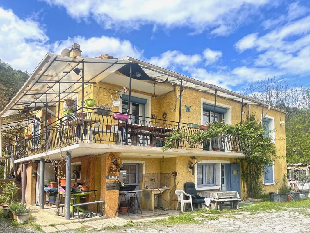 Lot de 2 maisons 340 m2 + dépendances DRAIX (04 420)