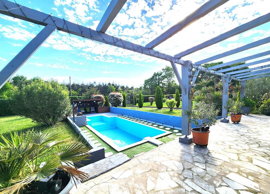 Maison 230m² + SOUS SOL + PISCINE + TERRAIN 4000m²