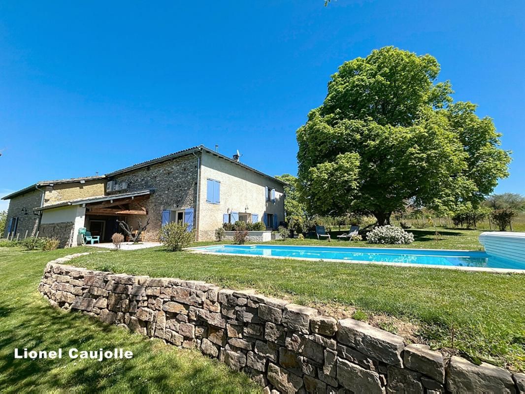 Salvagnac - Ancienne ferme rénovée : 215 m2 sur 1,7 hectare - DPE : A