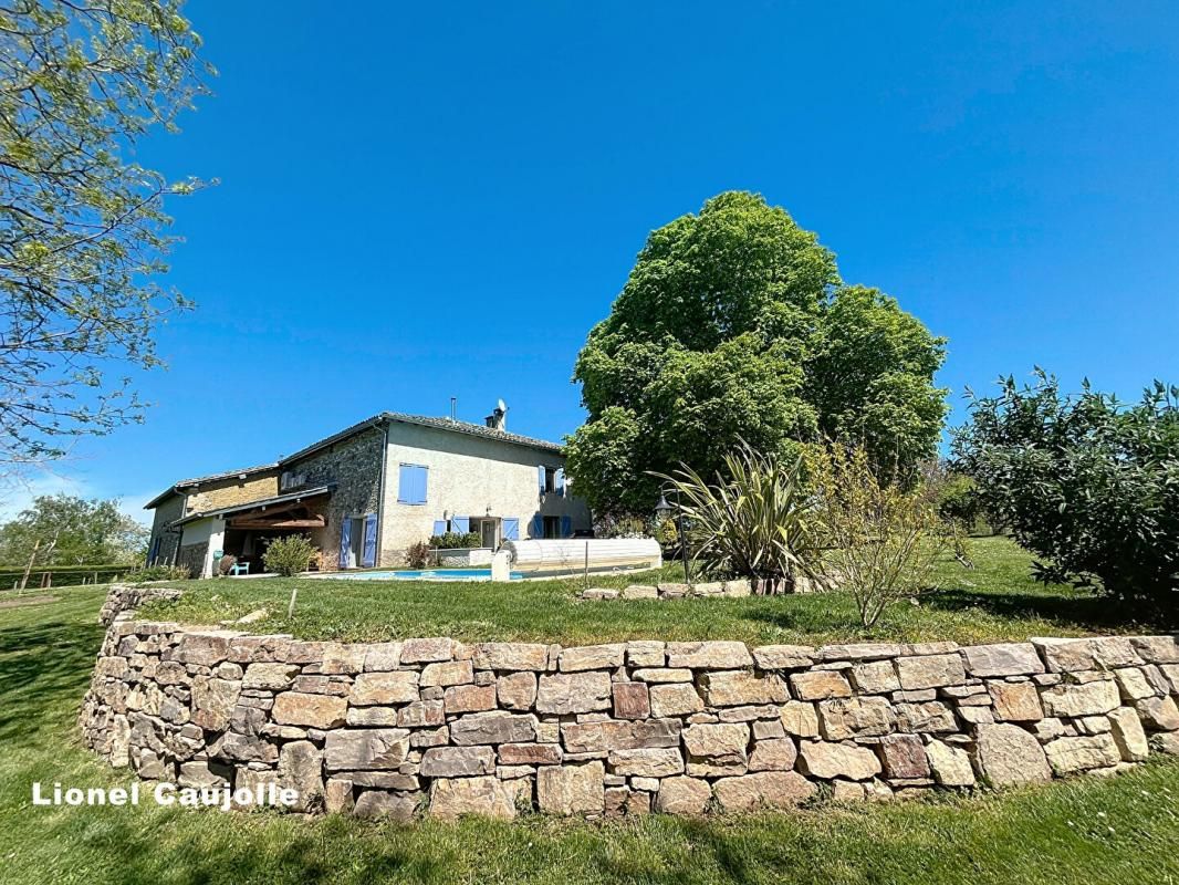 SALVAGNAC Salvagnac - Ancienne ferme rénovée : 215 m2 sur 1,7 hectare - DPE : A 4
