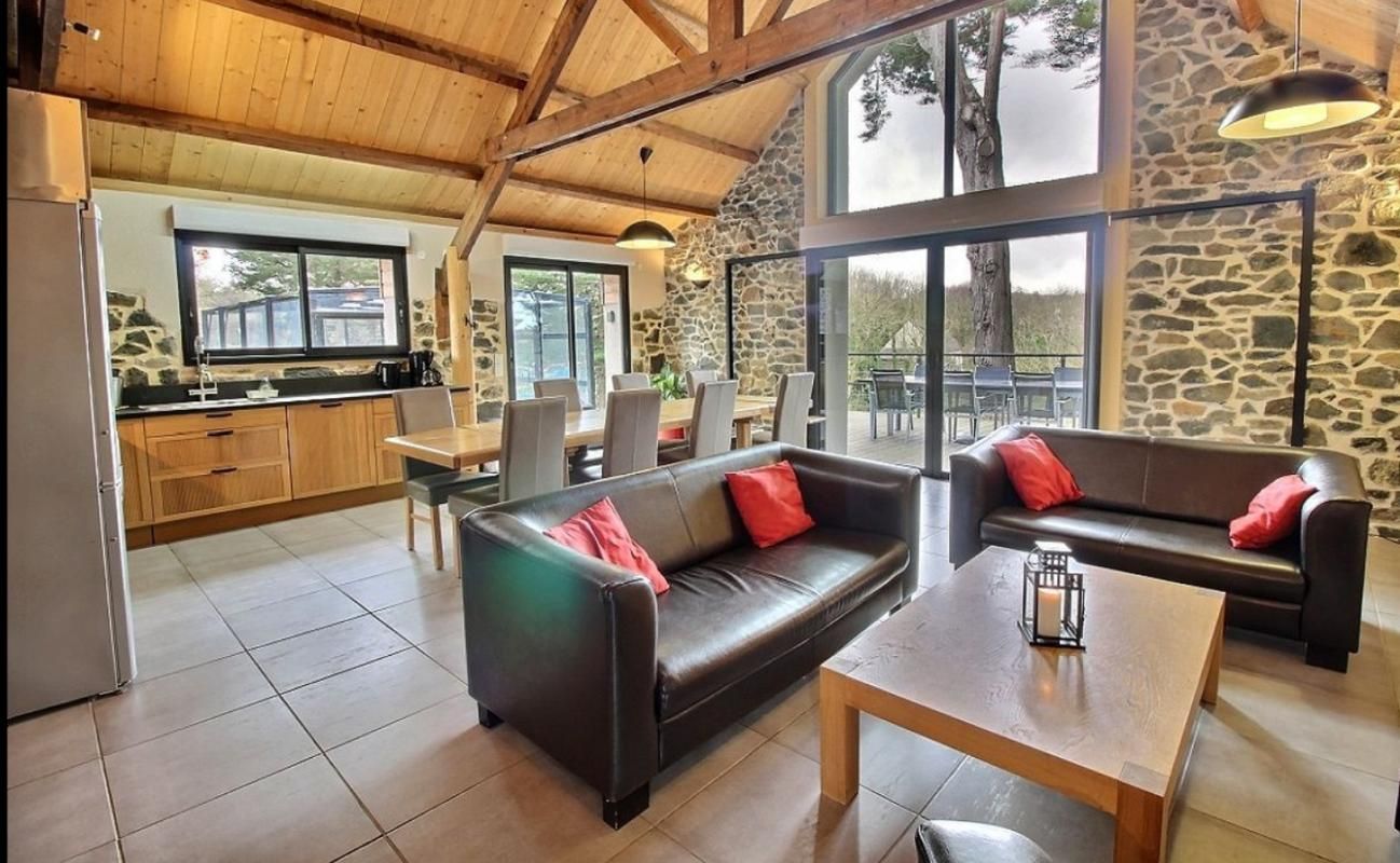 ERQUY À Vendre Maison 6 Pièces avec Terrasse et Piscine à Erquy 2