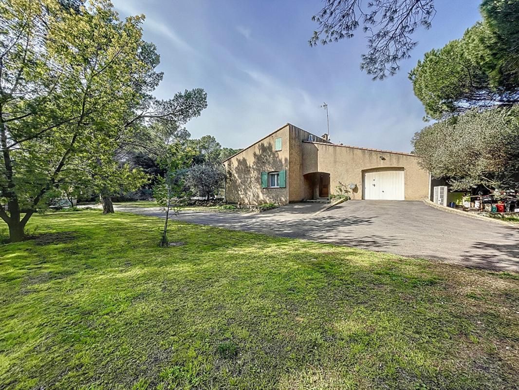 Maison Provençale 5 pièce(s) 125 m2 Piscine Garage Abris voitures