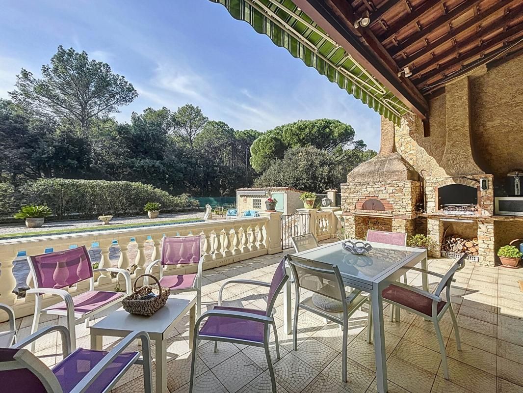 LE CANNET-DES-MAURES Maison Provençale  5 pièce(s) 125 m2 Piscine Garage Abris voitures 2