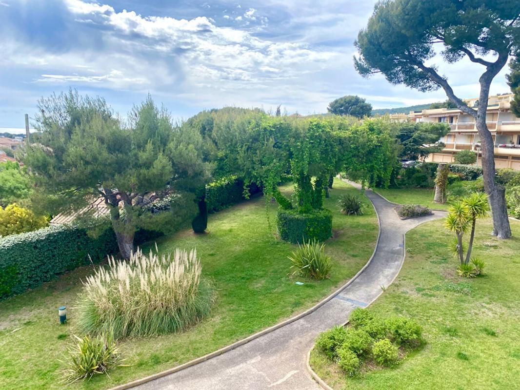 BANDOL Appartement Bandol 2 pièces avec vue mer et parking 2