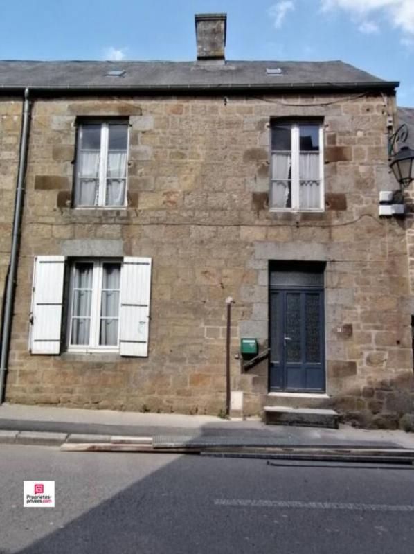 CARROUGES CARROUGES (61320) Maison de bourg, 4 pièces, 3 chambres , 75 m2 environ PRIX 48 990 honoraires 8,87% inclus à la charge de l'acquéreur, soit 45 000 hors honoraires 1