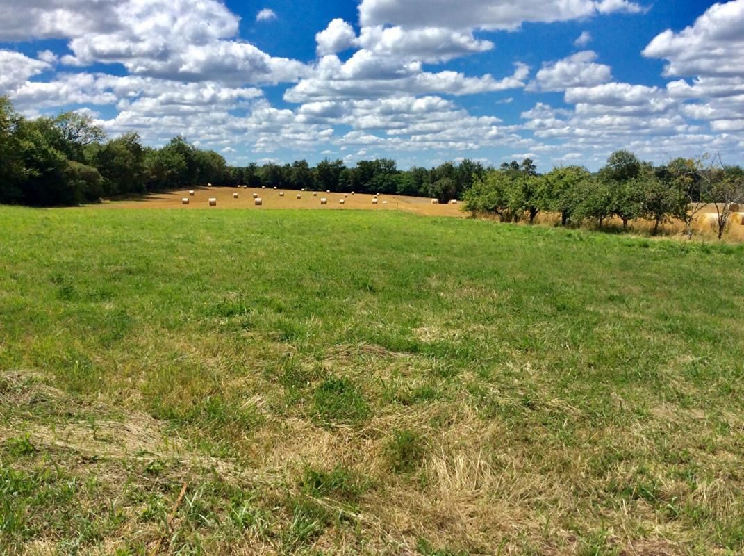 24800 THIVIERS - TERRAIN A BATIR