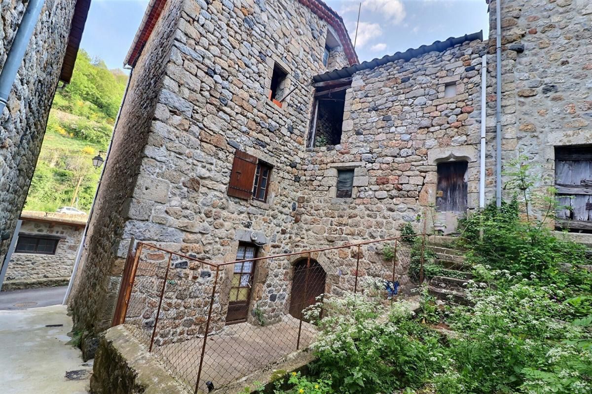 BURZET Maison de village à rénover Burzet 2