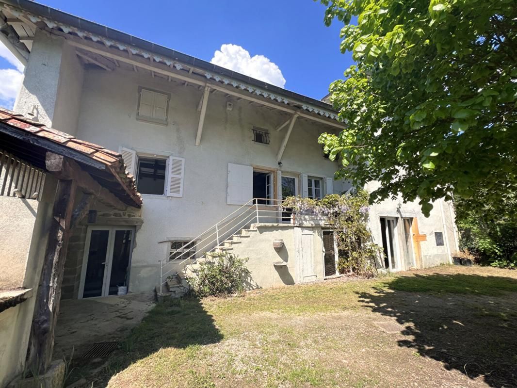 CHAMELET CHAMELET maison ancienne d'environ 243m2 sur terrain de 2311m2 3