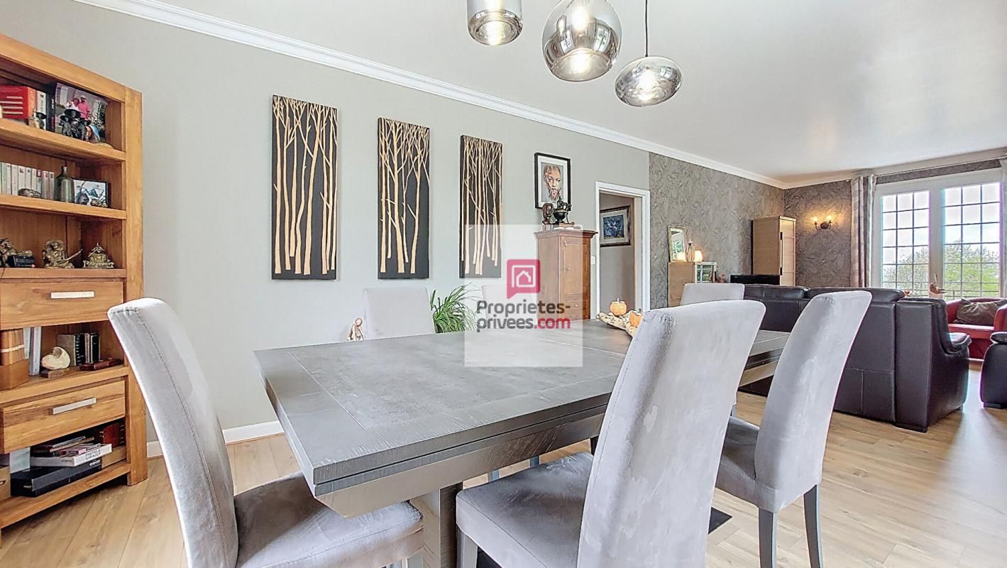 ROUFFIGNAC-SAINT-CERNIN-DE-REILHAC A ROUFFIGNAC, avec tous services! Maison en pierre 140 m2, rénovée avec goût!. 3 belles chambres. Garage. Jardin clos, d'agrément 685 m2 3