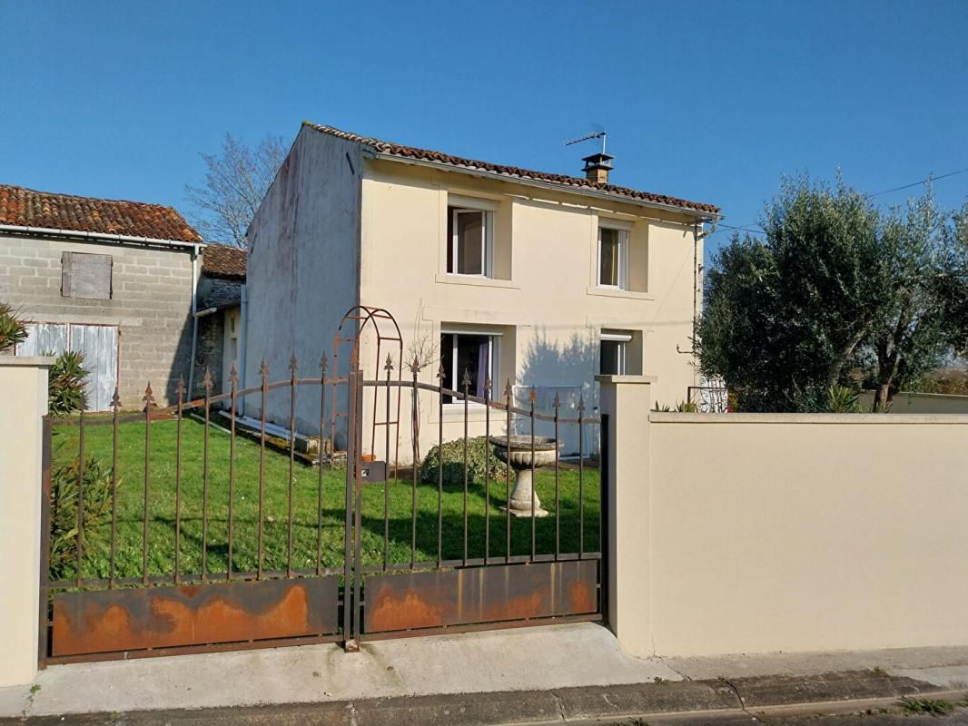 Maison 5 pièce(s) 115 m2 Saint Hilaire de Villefranche 17770