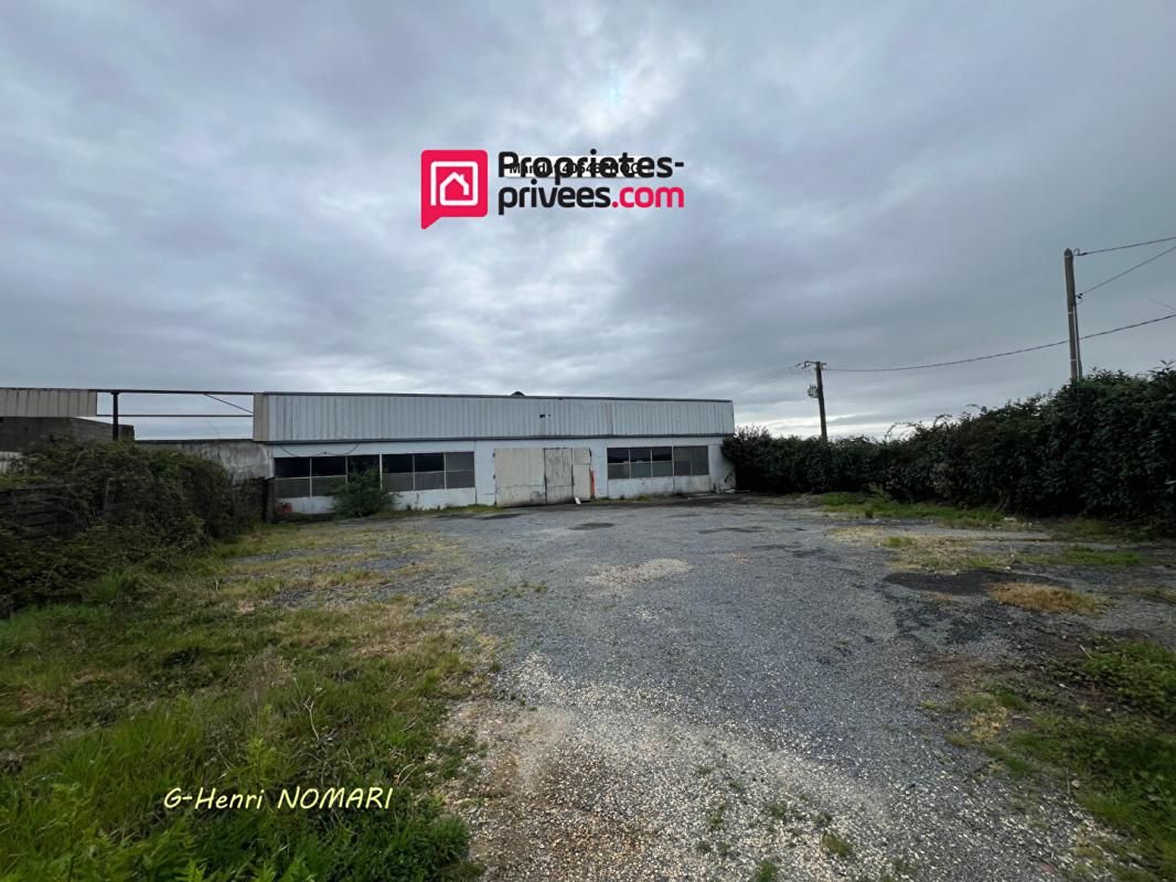 Louisfert - Immeuble Garage 709 m2, terrain de 2300m²