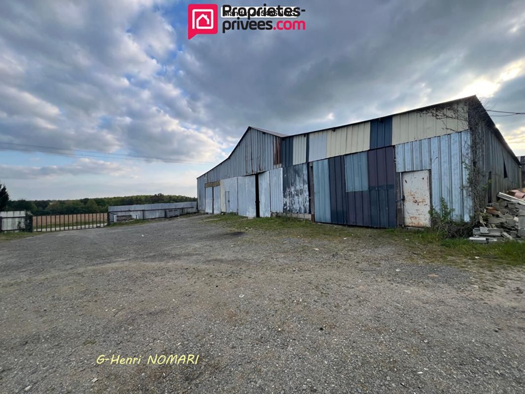 LOUISFERT Louisfert - Immeuble Garage 709 m2, terrain de 2300m² 2