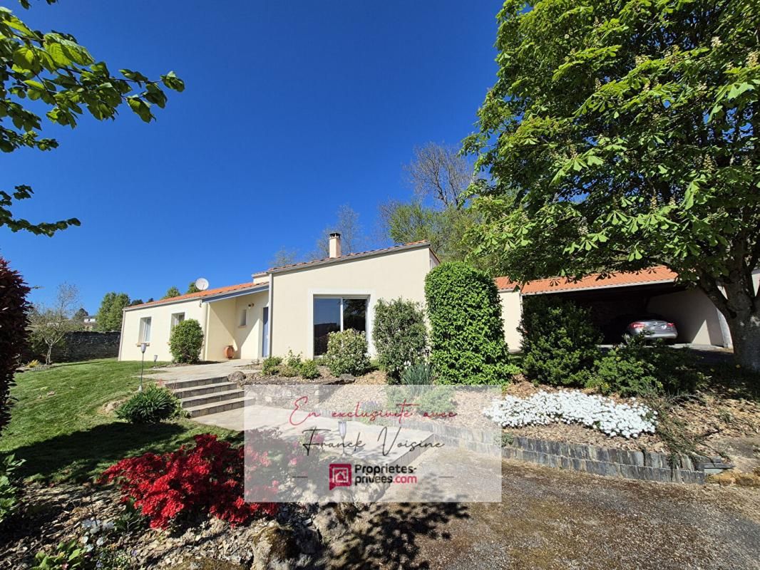 Maison A VENDRE en Exclusivité aux Herbiers, en centre ville et proche du Parc du Landreau - 3 chambres, 1 mezzanine, 141 m2 env sur un terrain de 904 m2 env