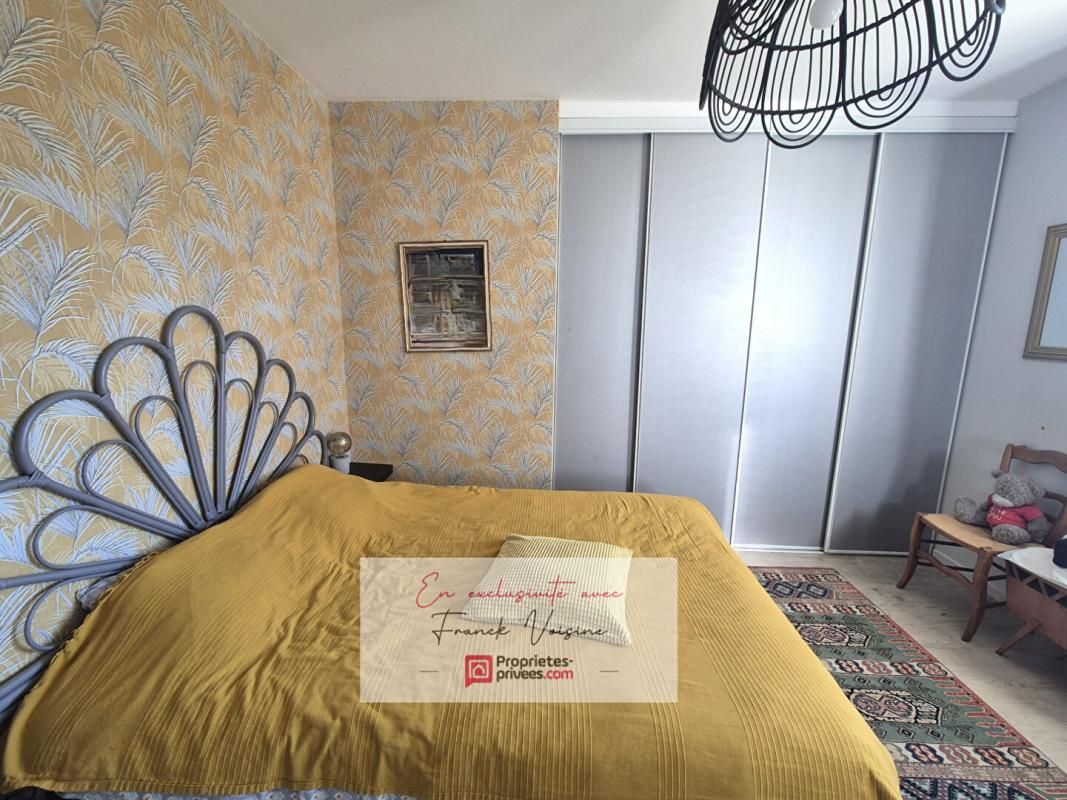 LES HERBIERS Maison A VENDRE en Exclusivité aux Herbiers, en centre ville et proche du Parc du Landreau - 3 chambres, 1 mezzanine, 141 m2 env sur un terrain de 904 m2 env 4
