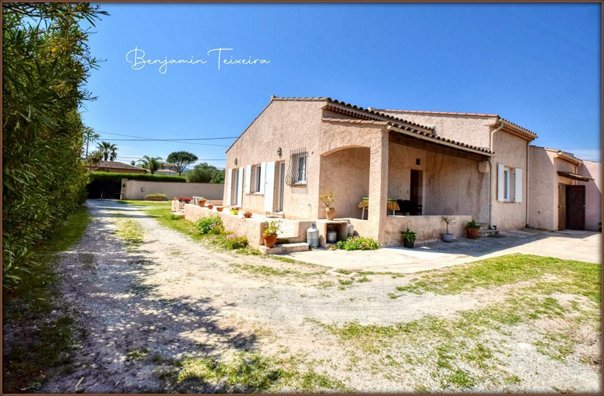 ROQUEBRUNE-SUR-ARGENS Villa 117m² (191m² surface utile) , 3/4chambres, sur grand terrain plat de 1000m² environ 2