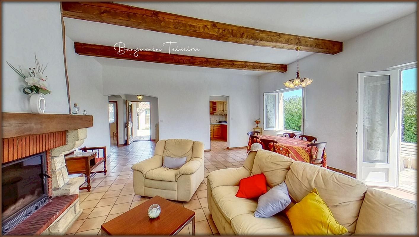 ROQUEBRUNE-SUR-ARGENS Villa 117m² (191m² surface utile) , 3/4chambres, sur grand terrain plat de 1000m² environ 4