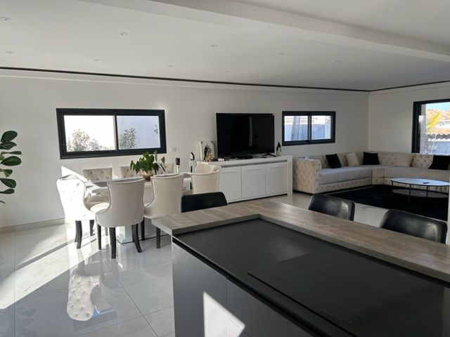 MONTARNAUD Villa Montarnaud 8 pièce(s) 170 m2, 5 chambres 4