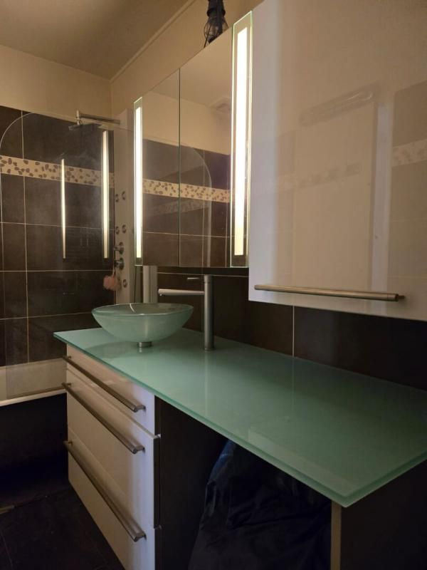 PARIS-15E-ARRONDISSEMENT Grand T1 de 38m2 au pied de la Place Charles-Michel 4