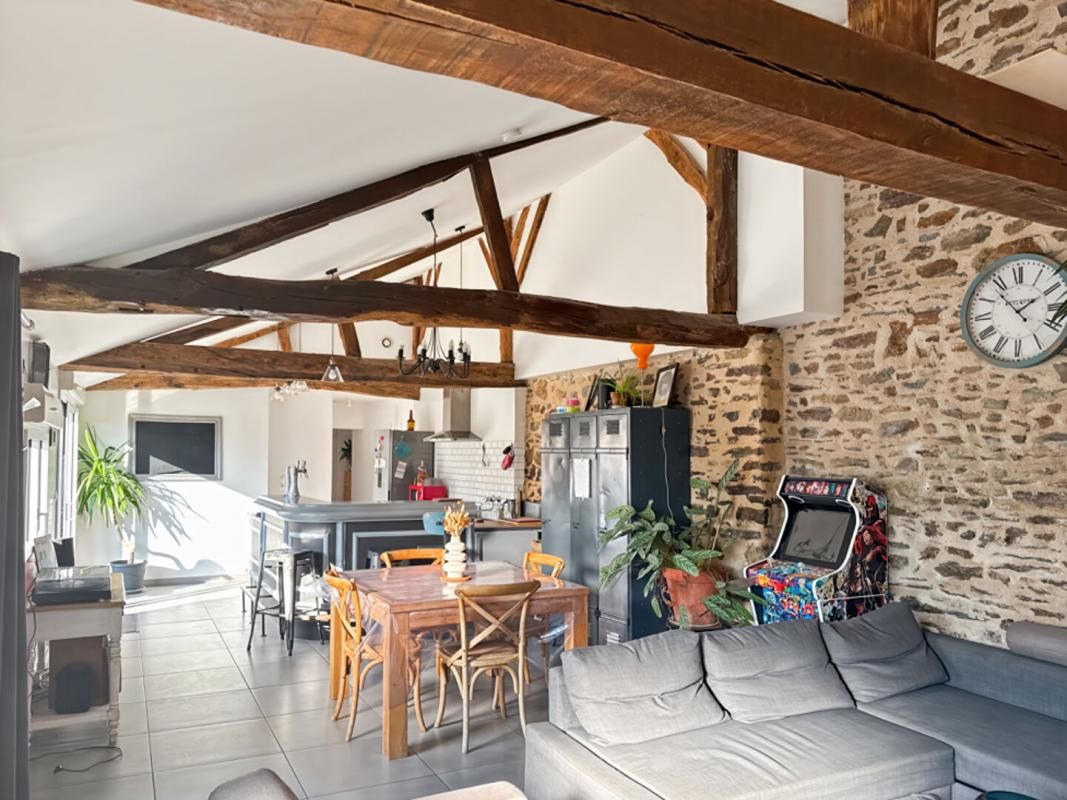 CHATEAU-GONTIER Maison La Roche Neuville 6 pièce(s) 116 m2 3