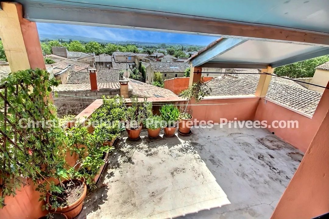 SAINT-QUENTIN-LA-POTERIE UZES : à 5 minutes dans le village de Saint-Quentin-la-Poterie, Maison rénovée, 2 grandes terrasses 54m2, 3 chambres, garage + local commercial 2