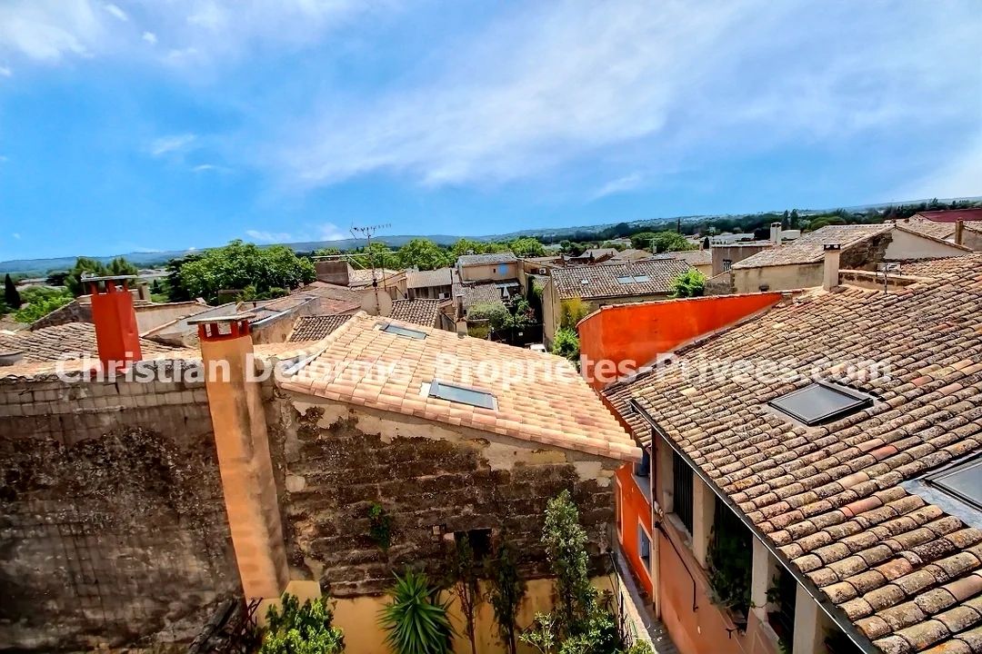 SAINT-QUENTIN-LA-POTERIE UZES : à 5 minutes dans le village de Saint-Quentin-la-Poterie, Maison rénovée, 2 grandes terrasses 54m2, 3 chambres, garage + local commercial 3