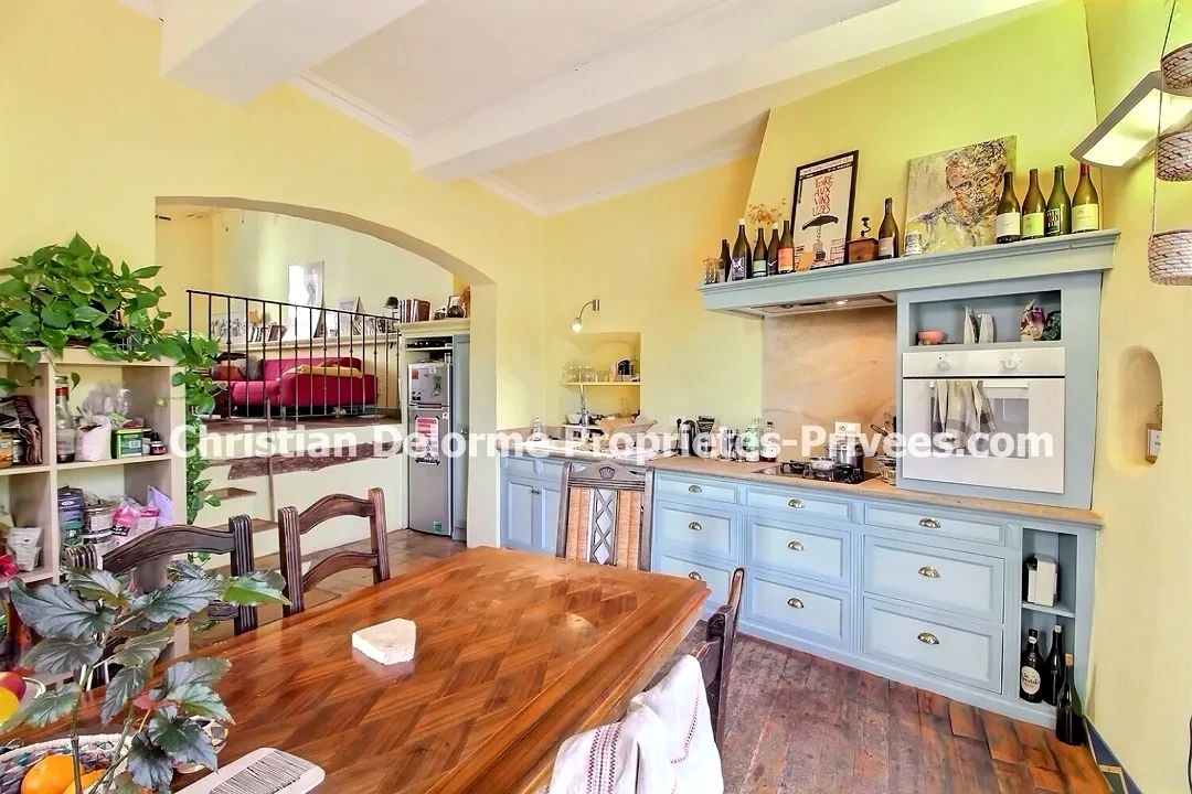 SAINT-QUENTIN-LA-POTERIE UZES : à 5 minutes dans le village de Saint-Quentin-la-Poterie, Maison rénovée, 2 grandes terrasses 54m2, 3 chambres, garage + local commercial 4