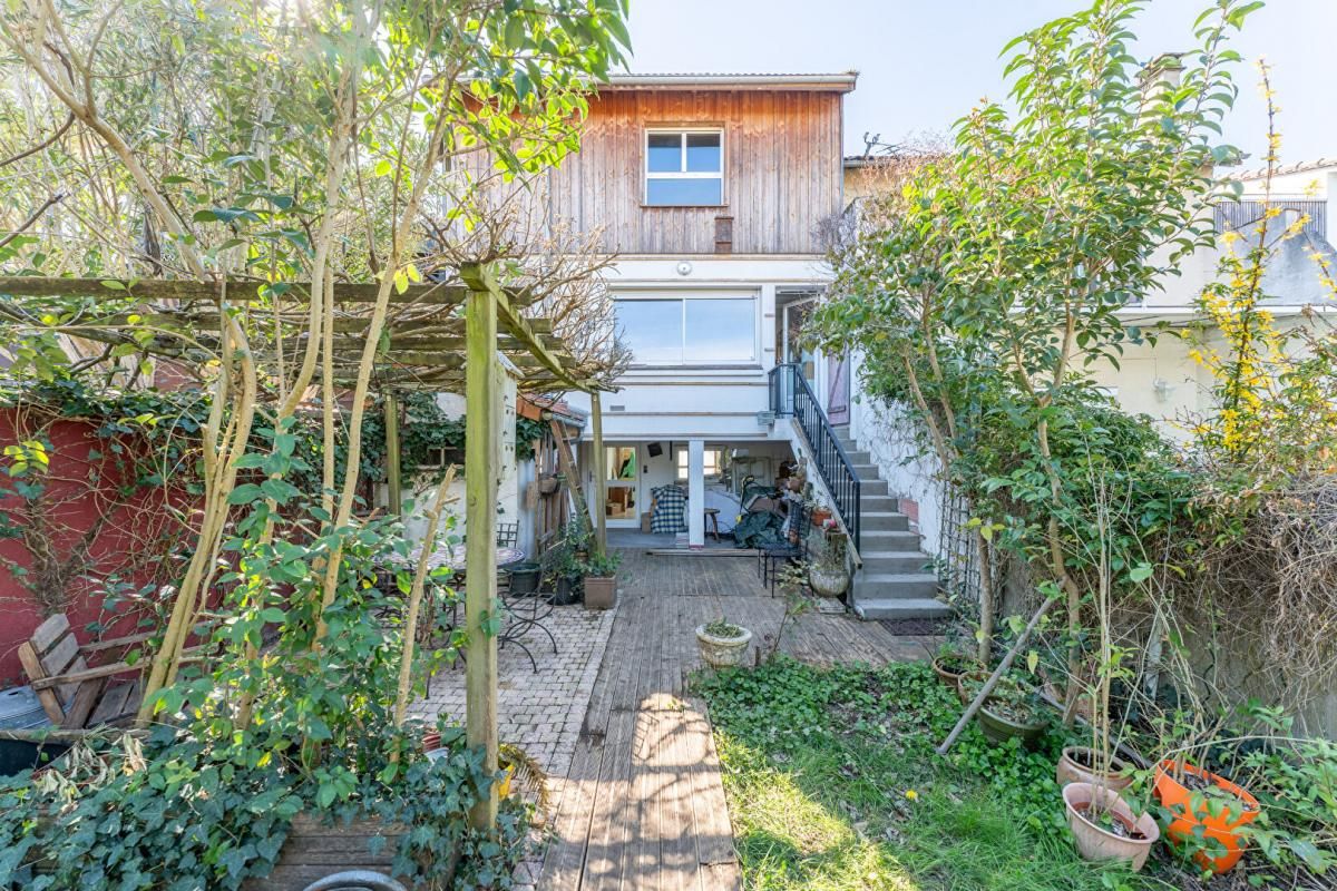 Charmante échoppe en pierre avec jardin