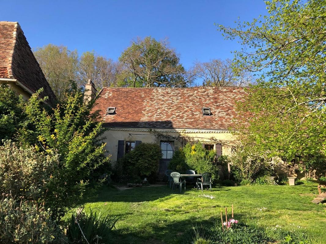 Fermette et grange en pierre , 5 pieces, 3 chambres, piscine , puits, 6.5HA jolie vue