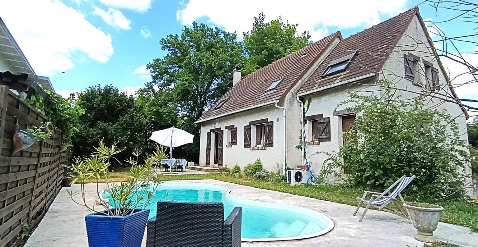 Maison familiale de 8 pièces avec sous sol total ET piscine chauffée