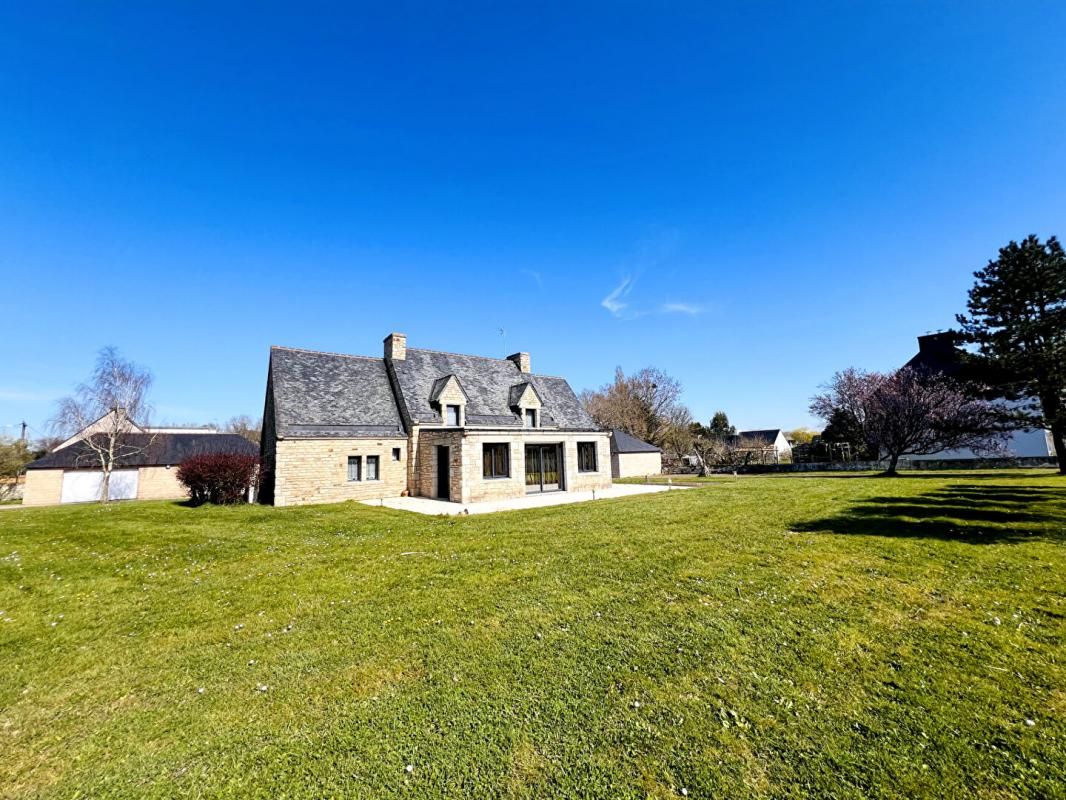 Surzur- Maison 205m2- 5 ch- Garages exceptionnels 270m2