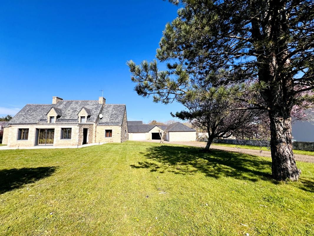 SURZUR Surzur- Maison 205m2- 5 ch- Garages exceptionnels 270m2 2