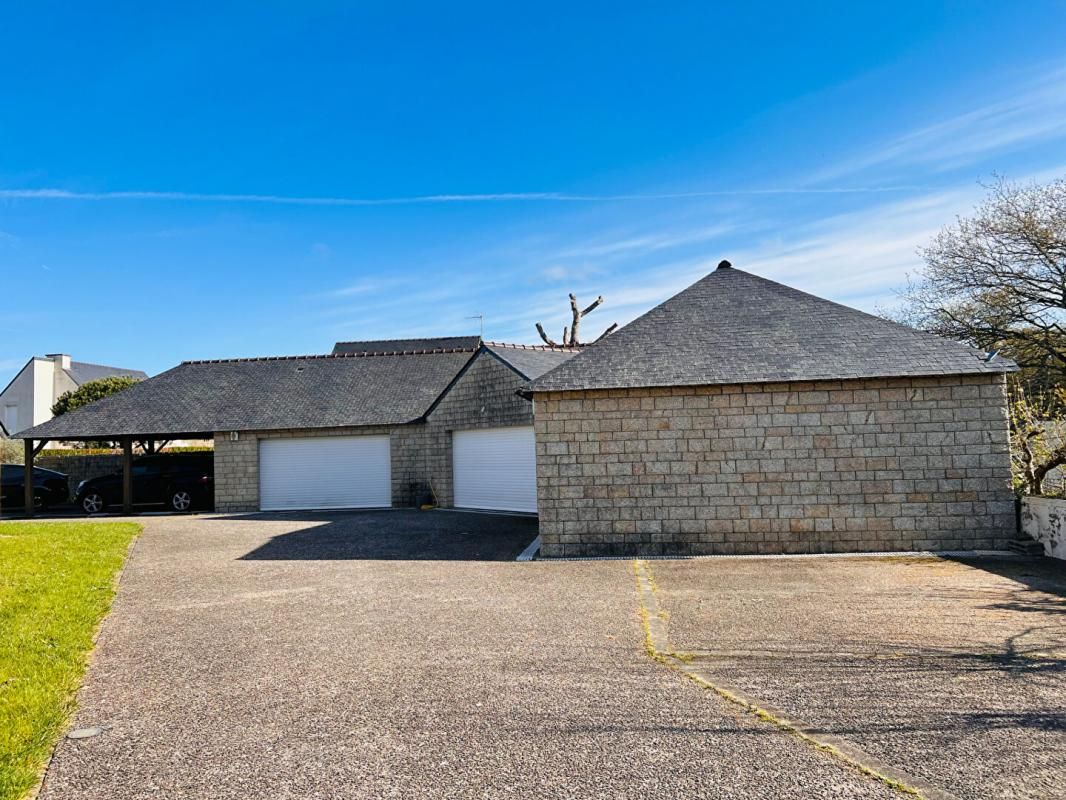 SURZUR Surzur- Maison 205m2- 5 ch- Garages exceptionnels 270m2 3