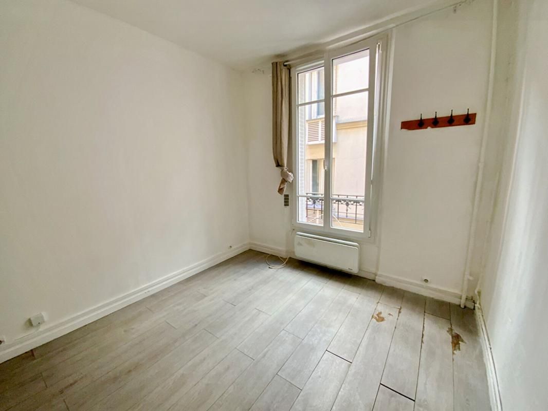LEVALLOIS-PERRET Studette rue Louis Rouquier 3
