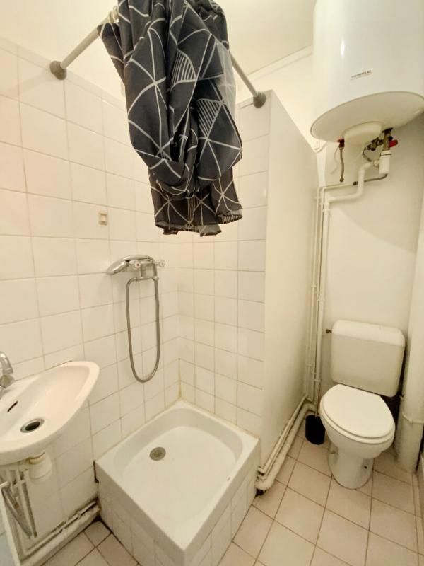 LEVALLOIS-PERRET Studette rue Louis Rouquier 4