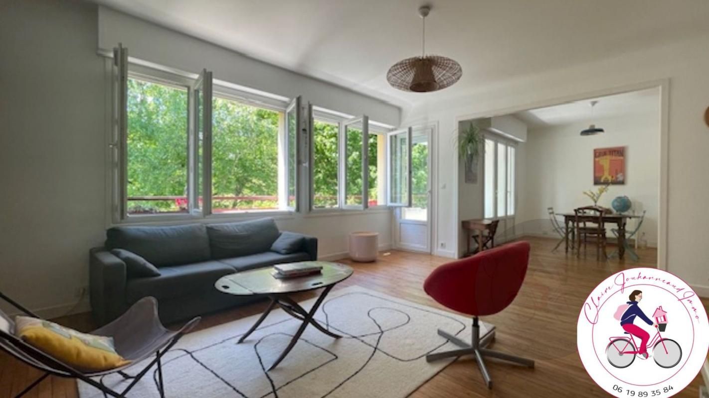 Appartement de charme avec studio indépendant,  grand garage , parc boisé et cave