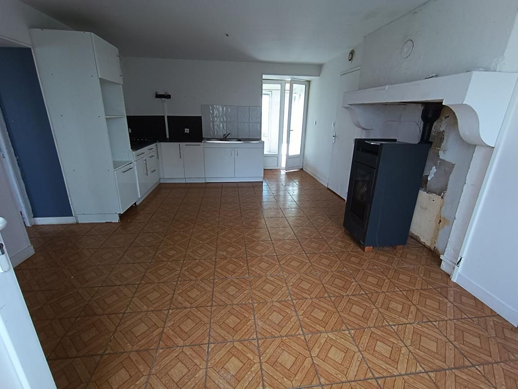 MORNAY-SUR-ALLIER MORNAY-SUR-ALLIER - MAISON AVEC 2 HA 2