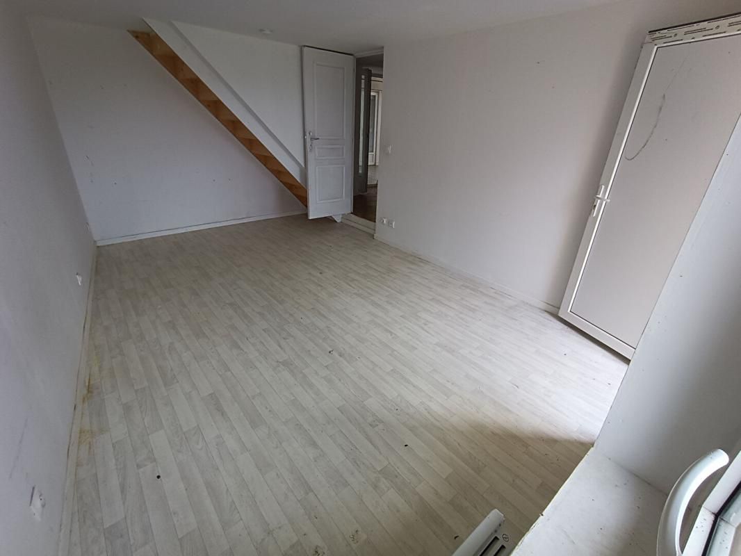 MORNAY-SUR-ALLIER MORNAY-SUR-ALLIER - MAISON AVEC 2 HA 4