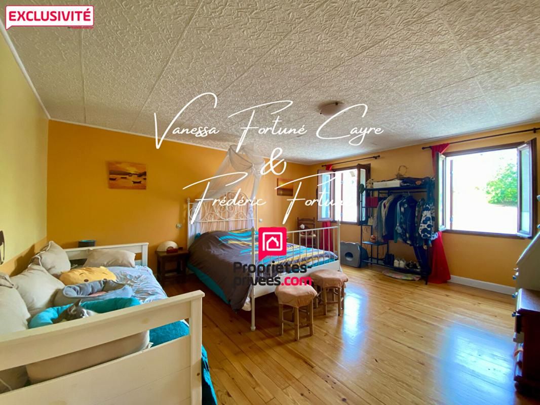 COUTRAS Maison Familiale + Appartement Indépendant | 200 m² | Garage XXL | Rentabilité + Potentiel Famille ! 3