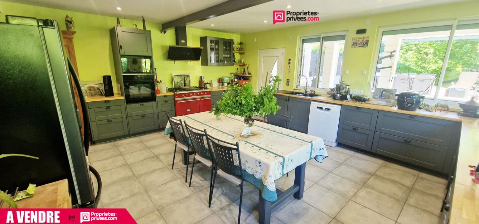 FONTGUENAND Très belle maison rénovée de 133 m² - 5 pièces - terrasses - dépendances - grange et jardin arboré 4