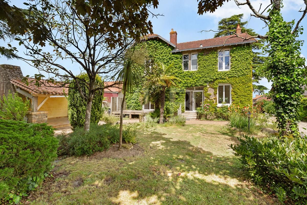 CLISSON Maison Bourgeoise de 1900 de 200m2 sur 2 niveaux 2