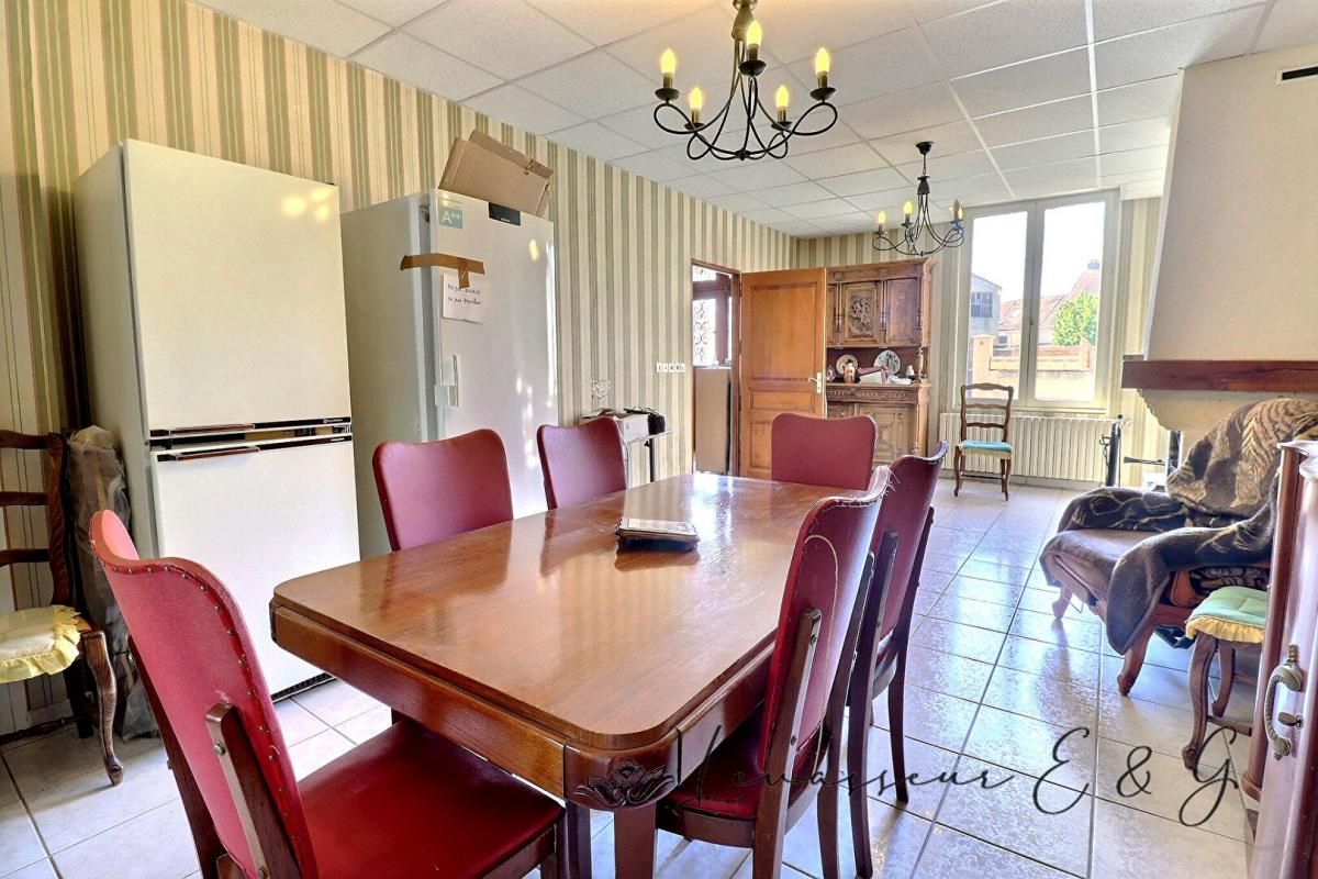 MOUY 60250 - Maison à rénover de 200m² 5 chambres avec cour et garage