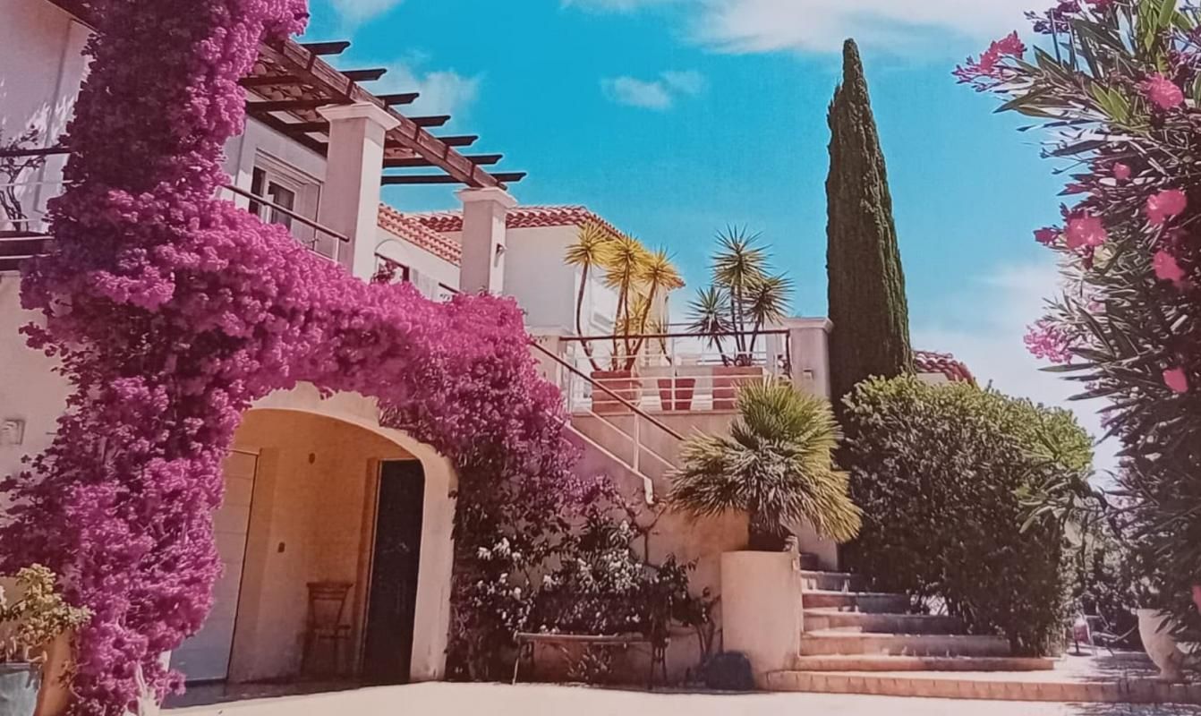 BANDOL Maison Bandol 8 pièce(s) 204.5 m2, vue panoramique mer et baie 3